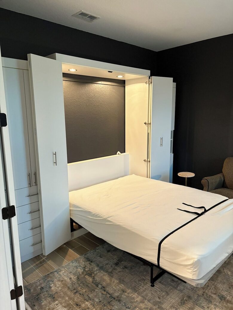 Stylish Lakewood National Home Overlooking the 7th Hole - Bradenton, Florida