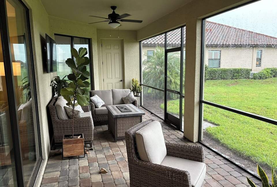 Stylish Lakewood National Home Overlooking the 7th Hole - Bradenton, Florida