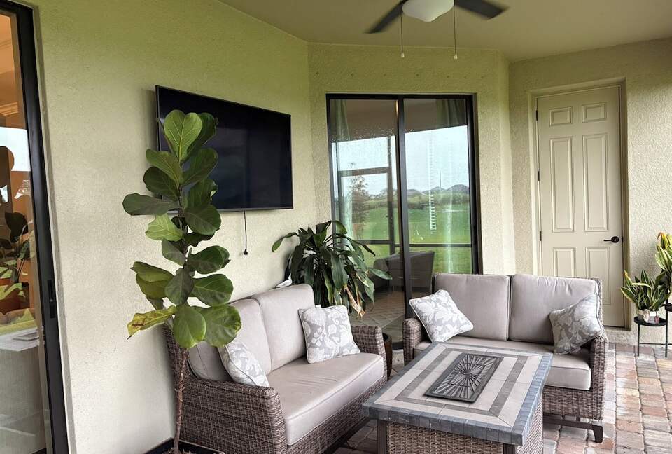 Stylish Lakewood National Home Overlooking the 7th Hole - Bradenton, Florida