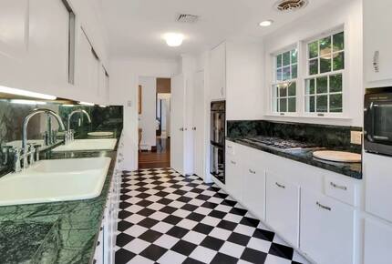 Southampton Village Retreat - Southampton, New York