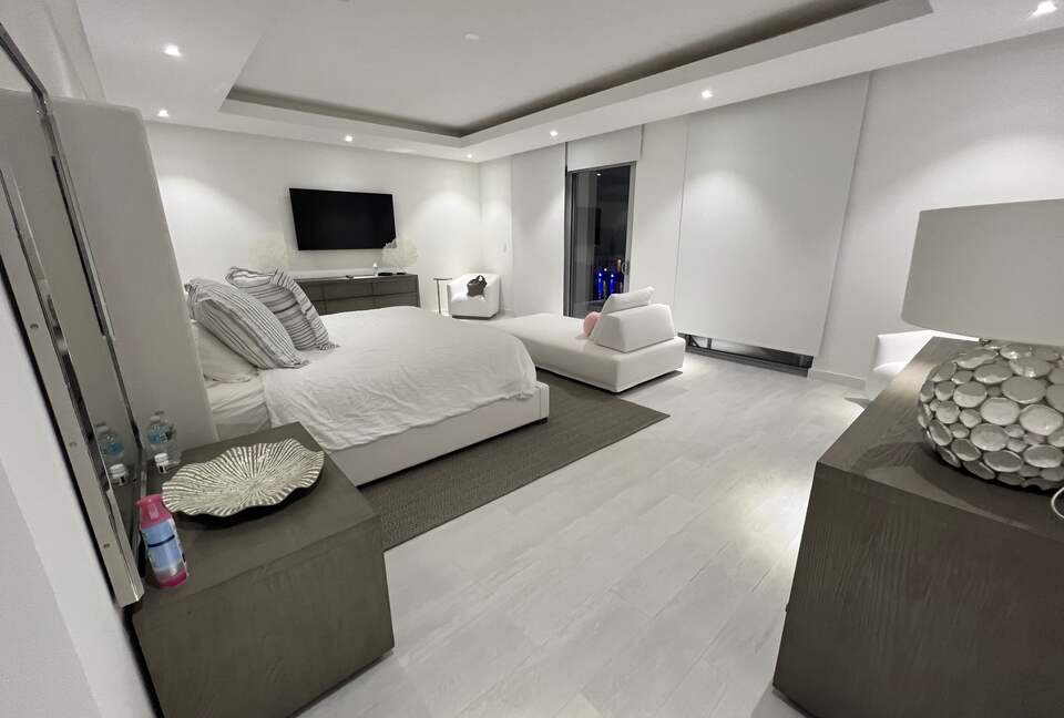 Island Chic Haven in Palm Cay | Steps from the Beach & Yacht Club - Nassau, Bahamas