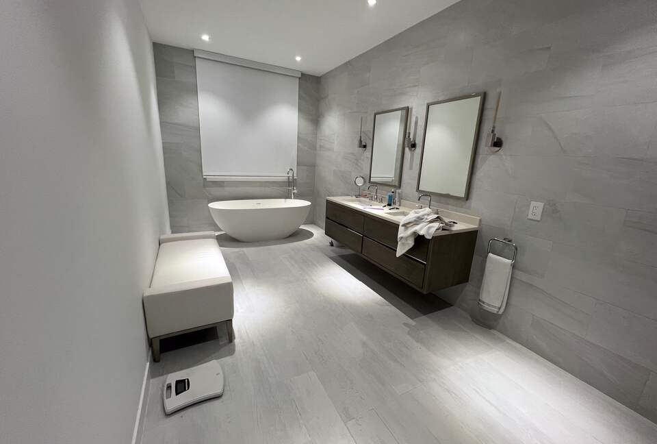 Island Chic Haven in Palm Cay | Steps from the Beach & Yacht Club - Nassau, Bahamas