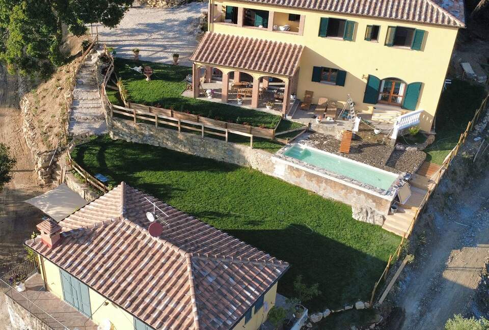 Elegant One-Bedroom Retreat in a Restored Tuscan Villa - Massa Marittima, Italy