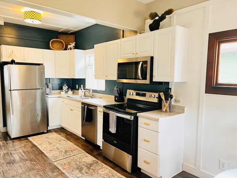 Old Bend River Cottage Retreat - Bend, Oregon