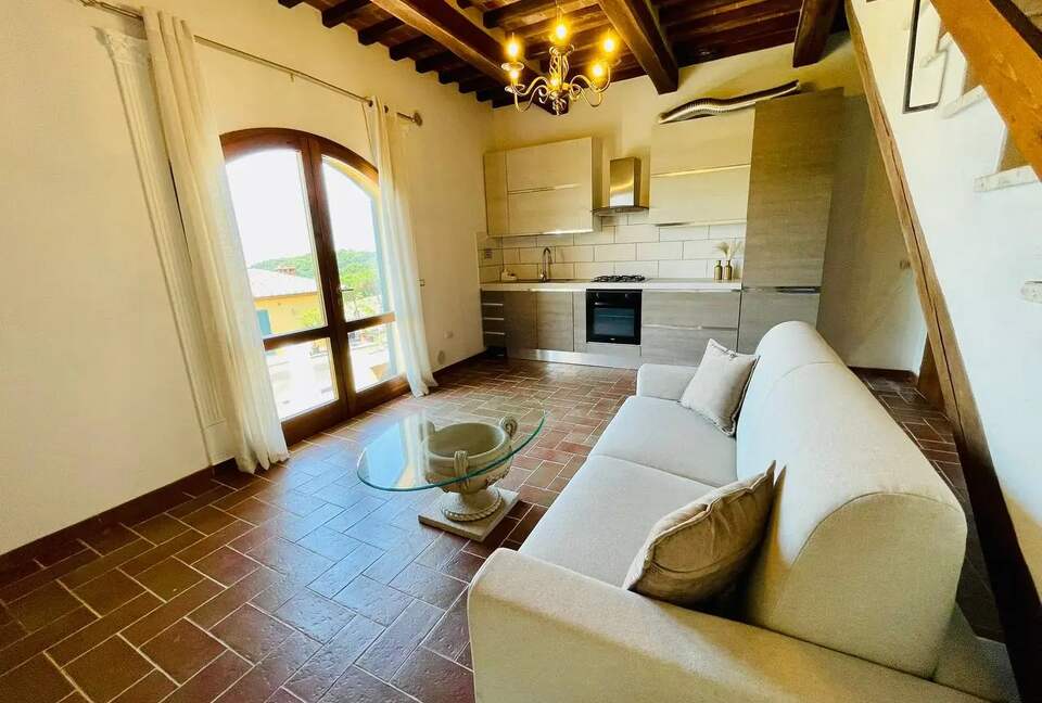 Elegant One-Bedroom Retreat in a Restored Tuscan Villa - Massa Marittima, Italy