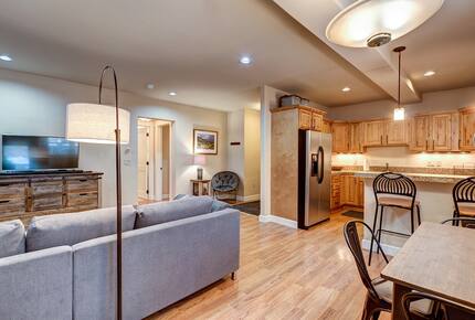 Modern Barn Retreat in Downtown Breckenridge - Breckenridge, Colorado