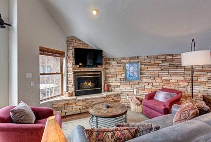 Bright Breckenridge Retreat with Mountain Views - Breckenridge, Colorado