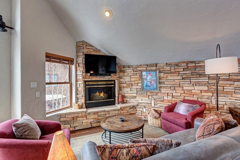 Bright Breckenridge Retreat with Mountain Views - Breckenridge, Colorado