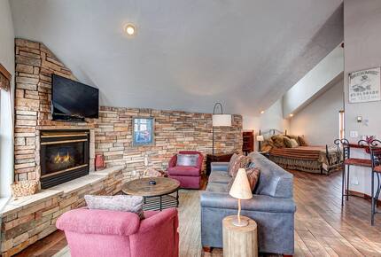 Bright Breckenridge Retreat with Mountain Views - Breckenridge, Colorado