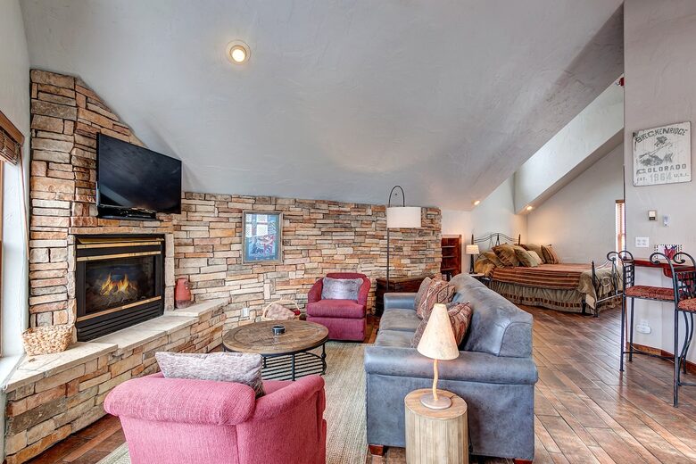 Bright Breckenridge Retreat with Mountain Views - Breckenridge, Colorado