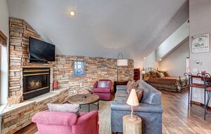 Bright Breckenridge Retreat with Mountain Views - Breckenridge, Colorado