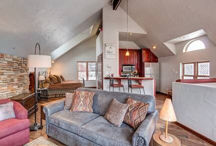 Bright Breckenridge Retreat with Mountain Views - Breckenridge, Colorado