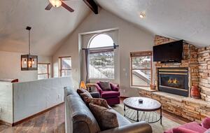 Bright Breckenridge Retreat with Mountain Views - Breckenridge, Colorado