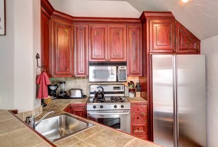 Bright Breckenridge Retreat with Mountain Views - Breckenridge, Colorado