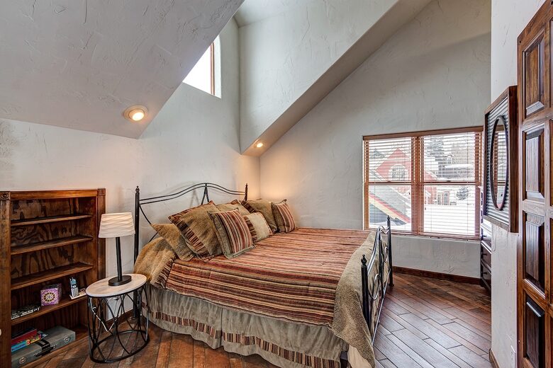 Bright Breckenridge Retreat with Mountain Views - Breckenridge, Colorado