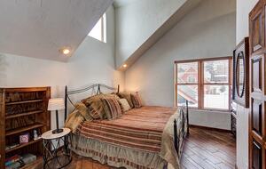 Bright Breckenridge Retreat with Mountain Views - Breckenridge, Colorado