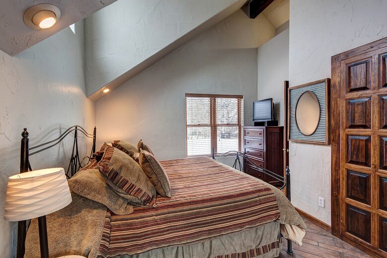 Bright Breckenridge Retreat with Mountain Views - Breckenridge, Colorado