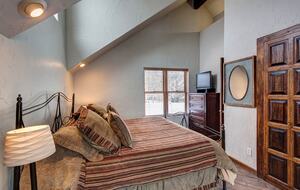 Bright Breckenridge Retreat with Mountain Views - Breckenridge, Colorado