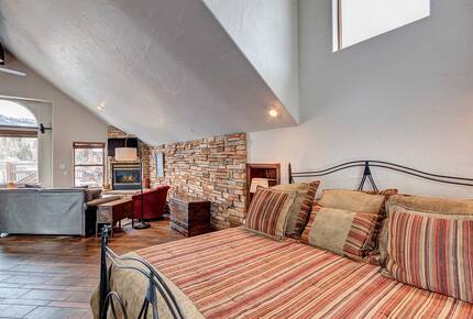 Bright Breckenridge Retreat with Mountain Views - Breckenridge, Colorado