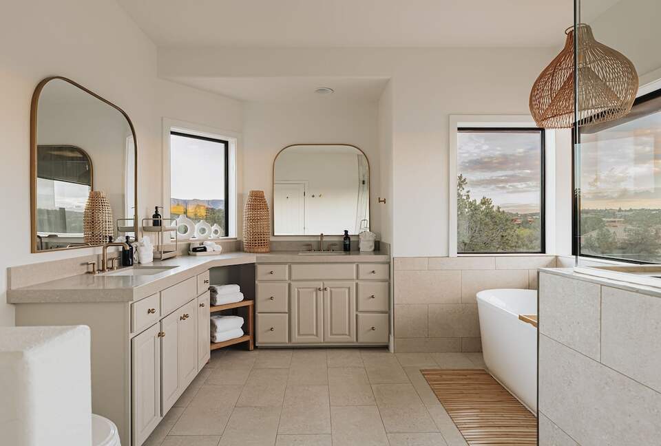 Modern Desert Retreat on 2.6 Acres With Forest Access - Sedona, Arizona