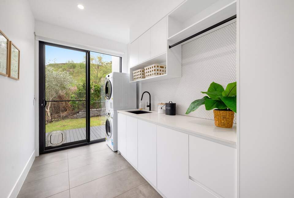 Modern Bonogin Retreat with Heated Pool & Coastal Vistas - Gold Coast, Australia