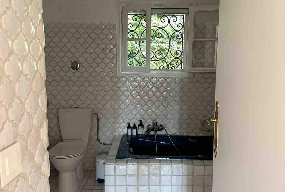 Elegant Provençal Mas with Pool in Mougins - Mougins, France