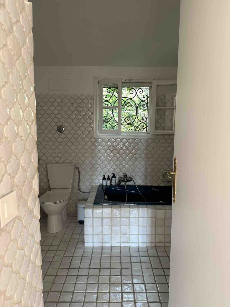 Elegant Provençal Mas with Pool in Mougins - Mougins, France