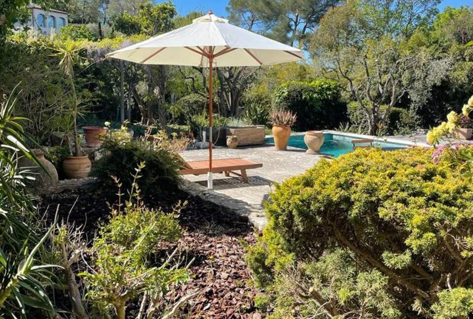 Elegant Provençal Mas with Pool in Mougins - Mougins, France