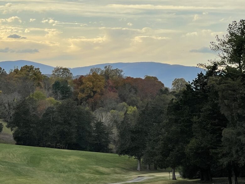 Luxury Private Charlottesville Golf Retreat with Blue Ridge Mountain Views. - Charlottesville, Virginia