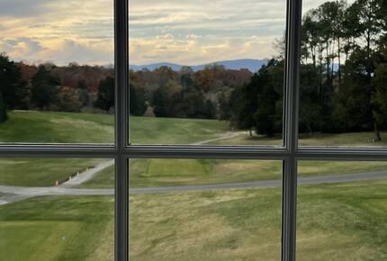 Luxury Private Charlottesville Golf Retreat with Blue Ridge Mountain Views. - Charlottesville, Virginia