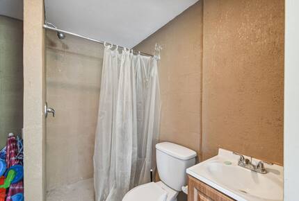 Charming Two-Story Treehouse Near Tampa Bay & Clearwater Beaches - Tampa, Florida