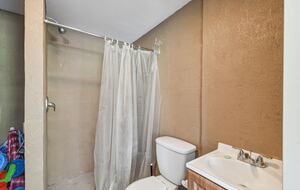 Charming Two-Story Treehouse Near Tampa Bay & Clearwater Beaches - Tampa, Florida