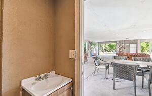 Charming Two-Story Treehouse Near Tampa Bay & Clearwater Beaches - Tampa, Florida