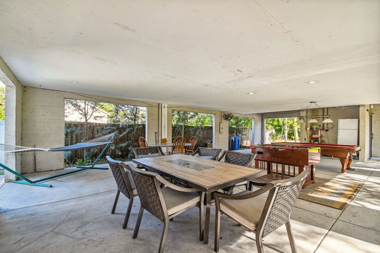 Charming Two-Story Treehouse Near Tampa Bay & Clearwater Beaches - Tampa, Florida