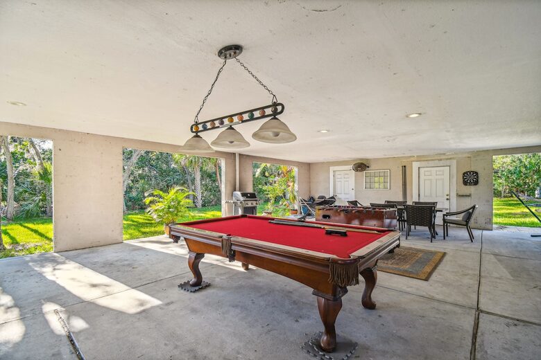 Charming Two-Story Treehouse Near Tampa Bay & Clearwater Beaches - Tampa, Florida