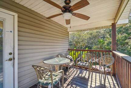Charming Two-Story Treehouse Near Tampa Bay & Clearwater Beaches - Tampa, Florida