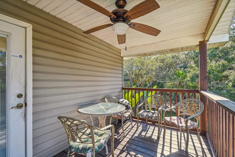 Charming Two-Story Treehouse Near Tampa Bay & Clearwater Beaches - Tampa, Florida