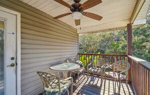 Charming Two-Story Treehouse Near Tampa Bay & Clearwater Beaches - Tampa, Florida