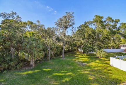 Charming Two-Story Treehouse Near Tampa Bay & Clearwater Beaches - Tampa, Florida