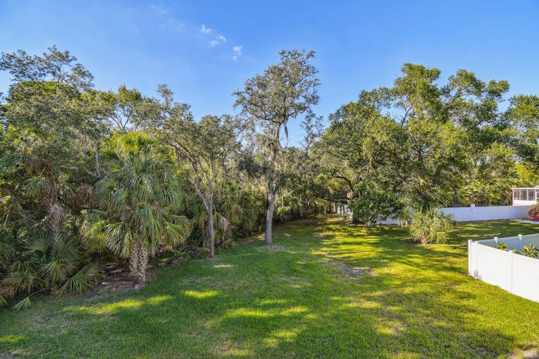 Charming Two-Story Treehouse Near Tampa Bay & Clearwater Beaches - Tampa, Florida