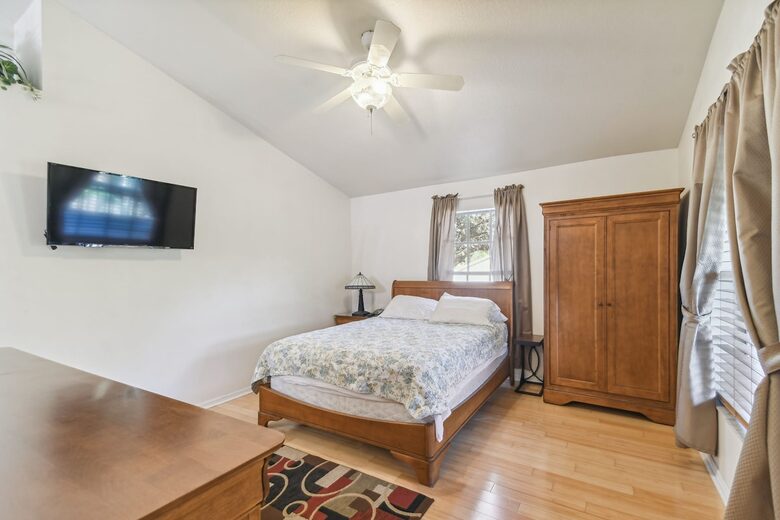 Charming Two-Story Treehouse Near Tampa Bay & Clearwater Beaches - Tampa, Florida