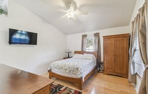 Charming Two-Story Treehouse Near Tampa Bay & Clearwater Beaches - Tampa, Florida