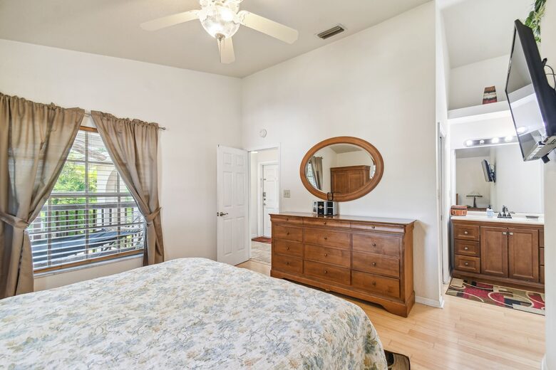 Charming Two-Story Treehouse Near Tampa Bay & Clearwater Beaches - Tampa, Florida