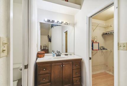 Charming Two-Story Treehouse Near Tampa Bay & Clearwater Beaches - Tampa, Florida