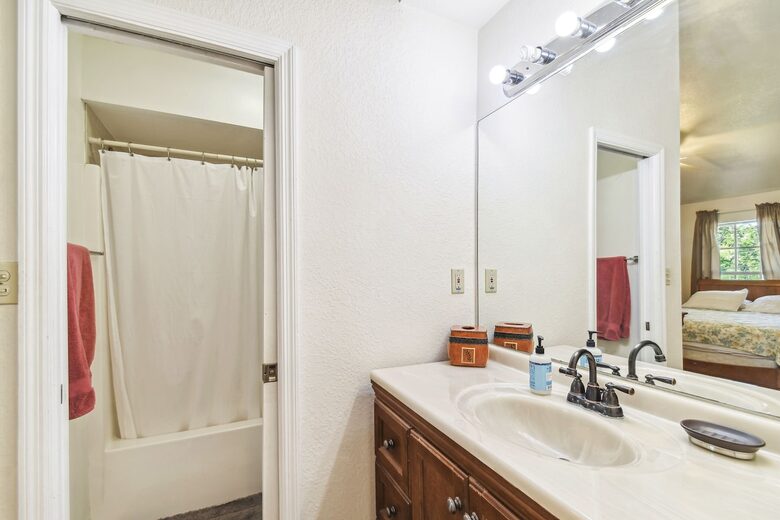 Charming Two-Story Treehouse Near Tampa Bay & Clearwater Beaches - Tampa, Florida