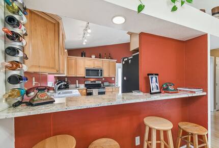 Charming Two-Story Treehouse Near Tampa Bay & Clearwater Beaches - Tampa, Florida