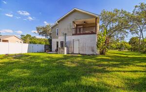 Charming Two-Story Treehouse Near Tampa Bay & Clearwater Beaches - Tampa, Florida