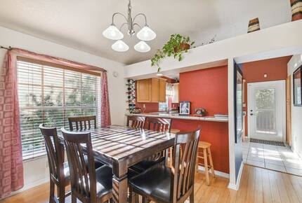 Charming Two-Story Treehouse Near Tampa Bay & Clearwater Beaches - Tampa, Florida