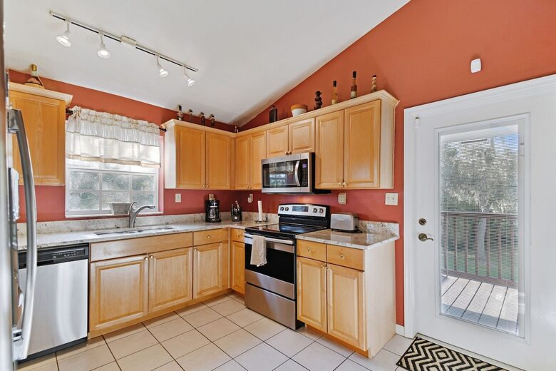 Charming Two-Story Treehouse Near Tampa Bay & Clearwater Beaches - Tampa, Florida