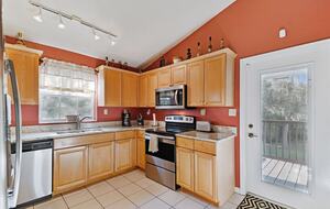 Charming Two-Story Treehouse Near Tampa Bay & Clearwater Beaches - Tampa, Florida